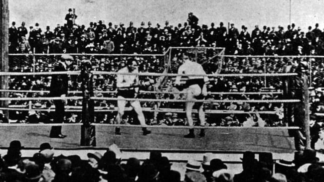 Bill Lang and Tommy Burns during their 1908 match.