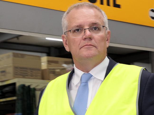 MELBOURNE, AUSTRALIA - NewsWire Photos - April 04, 2022:  Prime Minister Scott Morrison visits William Adams CAT in Clayton. Picture: NCA NewsWire / David Geraghty.