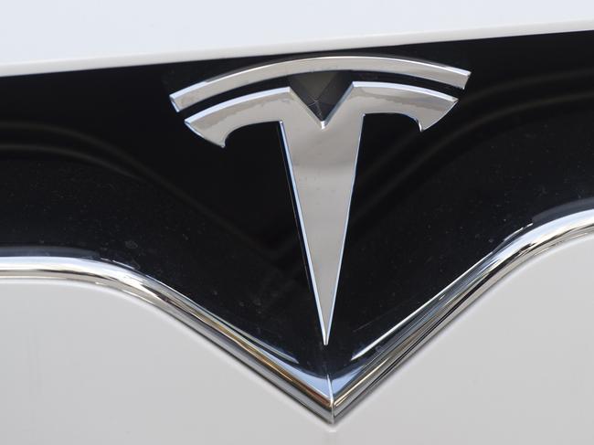 (FILES) This file photo taken on December 20, 2016 shows the Tesla logo in Washington, DC. The driver killed in the 2016 crash of a Tesla Model S took his hands off the wheel while using autopilot despite repeated warnings not to do so, government investigators have found. The National Transportation Safety Board said the driver had been using the semi-autonomous driver assistance system for extended periods when his car crashed into a 53-foot freight trailer west of Williston, Florida.The NTSB on June 19, 2017 released a large amount of data on the incident, but said it had not determined the cause of the crash.  / AFP PHOTO / SAUL LOEB