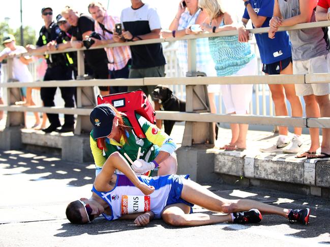 GOLD COAST, AUSTRALIA - APRIL 15:  Callum Hawkins of Scotland is given assistance as he collapses in the Men's marathon on day 11 of the Gold Coast 2018 Commonwealth Games at Southport Broadwater Parklands on April 15, 2018 on the Gold Coast, Australia.  (Photo by Cameron Spencer/Getty Images)