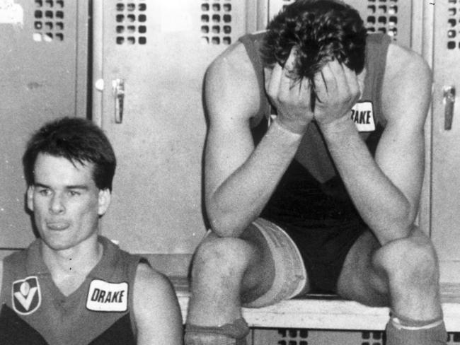 A distraught Jim Stynes was in despair after the dramatic loss. Looks like Stephen Newport alongside the Irish champ.