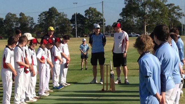 Glenmore Park and Glenbrook Under 12s pay tribute to deceased Australian batsman Phillip Hughes Source: @Gpcricket