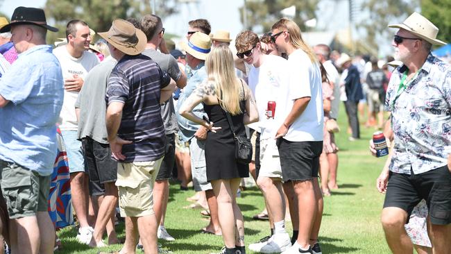 Punters at Moama Bowling Club Echuca Cup. Picture: David Smith