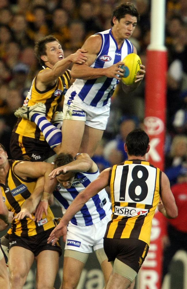 Aaron Edwards takes a screamer in the 2007 semi-final between North Melbourne and Hawthorn.