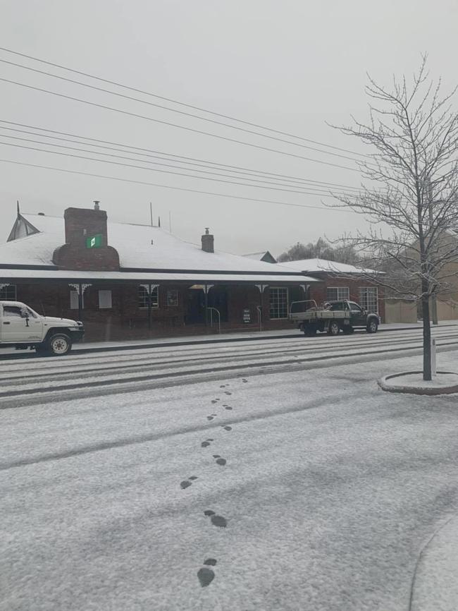 Snow in Tasmania. Huntington Tavern at Kempton. Picture: NICK BOON