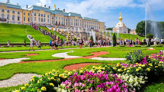 Peterhof Palace and gardens, St Petersburg.