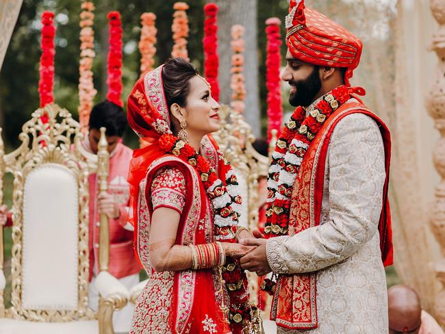 UNIQUE TRAVEL: Experience all the glamour and love a traditional Indian wedding.