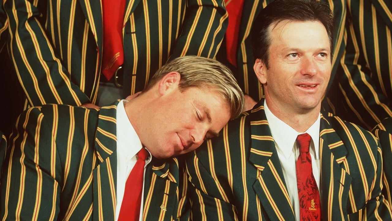 Shane Warne jokingly sleeps on the shoulder of Steve Waugh at the official 1999 World Cup team photo.