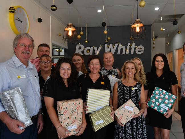 L-R Graham Bailey, Kam Mann, John Fieldus, Paige Williams, Kimberly Sayre, Melissa White, Rebecca Schellebeck, Linda Baileym Aimee Eccles, Kristie Harris, Derran Corke