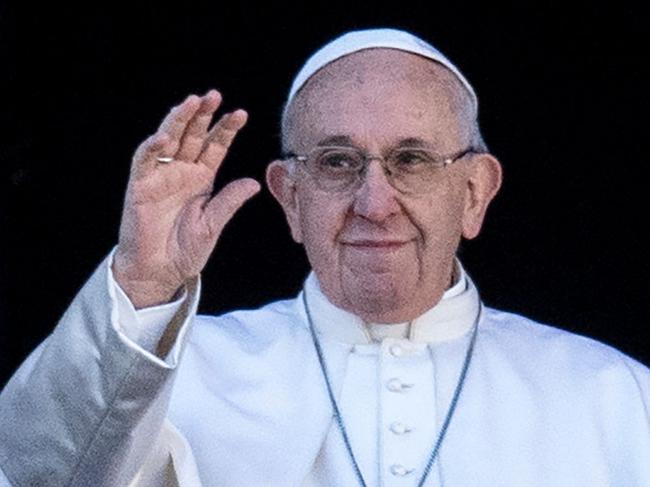 Pope Francis waves from the balcony of St Peter's basilica during the traditional "Urbi et Orbi" Christmas message to the city and the world, on December 25, 2018 at St Peter's square in Vatican. (Photo by Tiziana FABI / AFP)