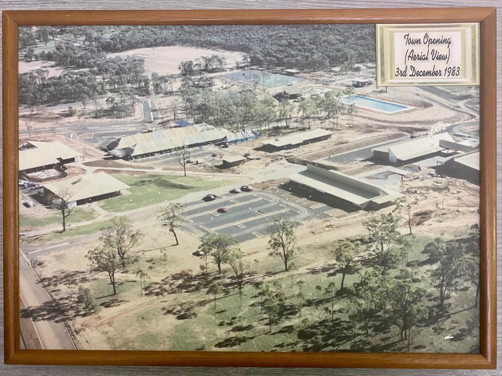 Aerial image of Glenden when the town opened in 1983.