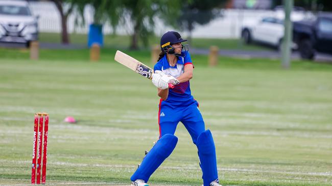 Molly Dare for Newcastle. 2024 Under-16 Female Cricket Country Championships in Bathurst. Picture: Peter Yandle - My Action Images