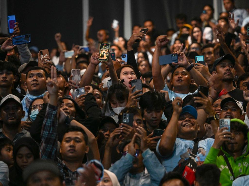 Supporters cheer as Indonesian presidential candidate Prabowo Subianto.