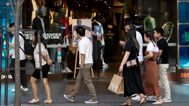 SYDNEY, AUSTRALIA - NewsWire Photos OCTOBER 26, 2022: Shoppers in Sydney CBD on Wednesday. Picture: NCA NewsWire / Nikki Short