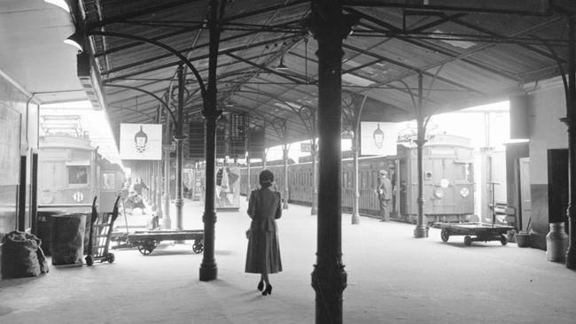 The island platform at Princes Bridge Station in the mid 20th Century. Picture: Public Records Office Victoria