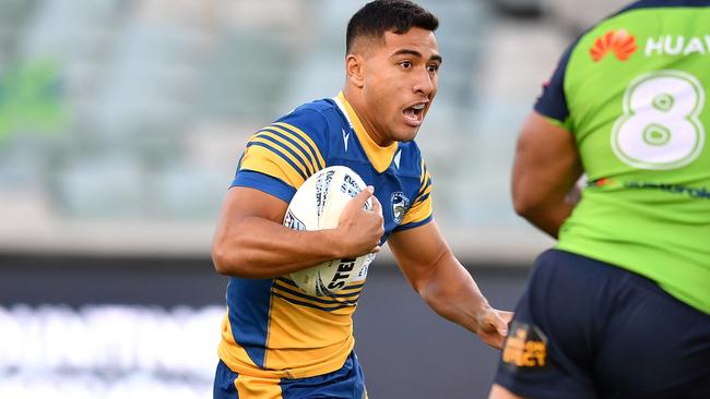 Will Penisini carts it up for the Eels. Digital image by Gregg Porteous � NRL Photos