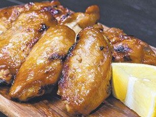 Chicken wings can be braised in a Chinese way.