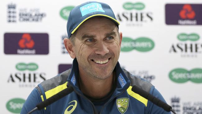 Justin Langer hopes the Aussie bowlers stick to their plans.