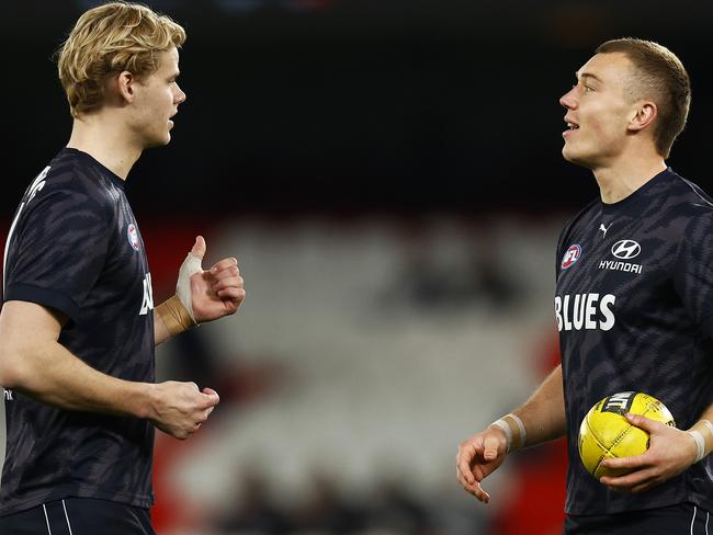 MELBOURNE, AUSTRALIA - JULY 24: Patrick Cripps of the Blues (R) speaks with Tom De Koning of the Blues before the round 19 AFL match between the Carlton Blues and the Greater Western Sydney Giants at Marvel Stadium on July 24, 2022 in Melbourne, Australia. (Photo by Daniel Pockett/Getty Images)