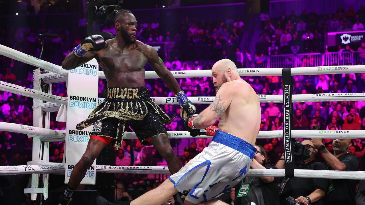 Deontay Wilder knocks out Robert Helenius in the first round during their WBC world heavyweight title eliminator bout on October 15, 2022. Photo: Getty Images