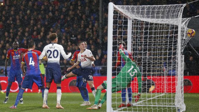 Foyth heads the ball home for the match’s only goal. Picture: AFP