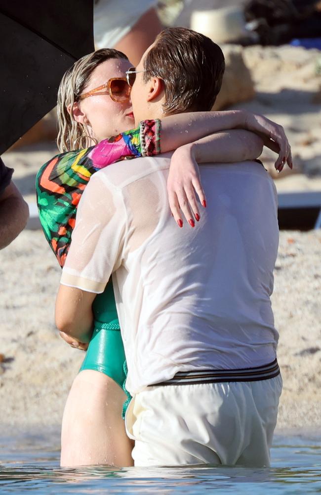 Sophie Turner kissing her co-star Frank Dillane. Picture: GTres / Click News And Media / SplashNews.com