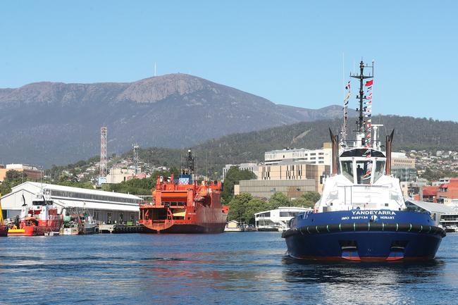 Final voyage out of Hobart for the Aurora Australis. Picture: NIKKI DAVIS-JONES