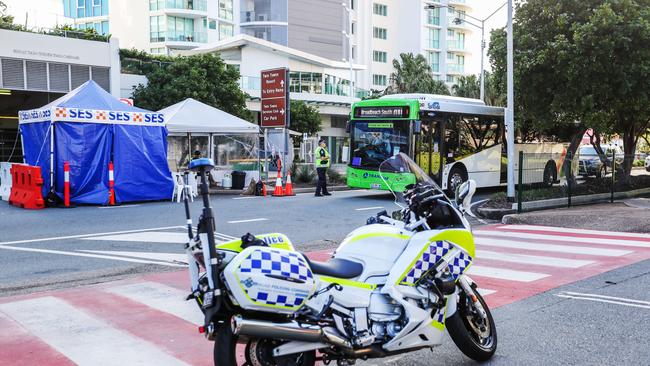 Police at a border checkpoint between Coolangatta and Tweed Heads. Picture: Nigel Hallett.