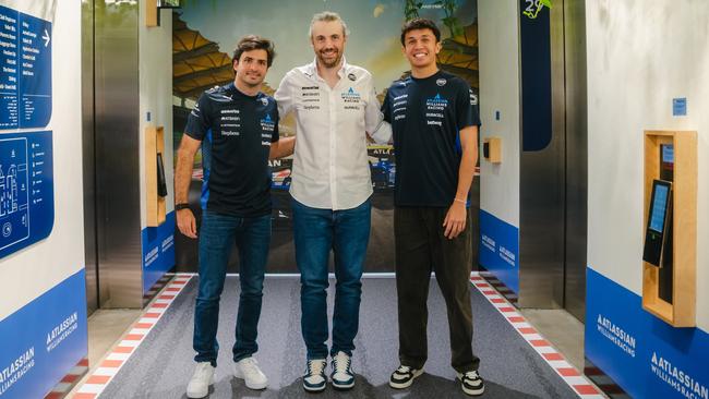 Atlassian boss Mike Cannon-Brookes (centre) pictured with Williams Formula One Drivers, Carlos Sainz (left) and Alexander Albon in Sydney.