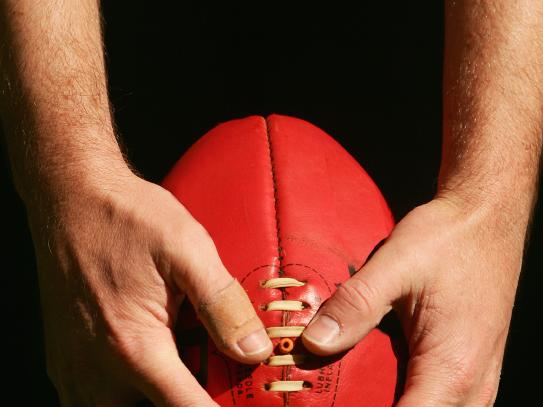 Australian Rules Football  Ball  Sport  Winter sport  Australia  Traditionally Australian  Sporting Level  Recreational Pursuit  Leisure  Kick To Kick  Competition  Exercising  Leisure Game  Goal  Behind  Kicking  Oval  OutdoorsAFL, hands, footy, football,