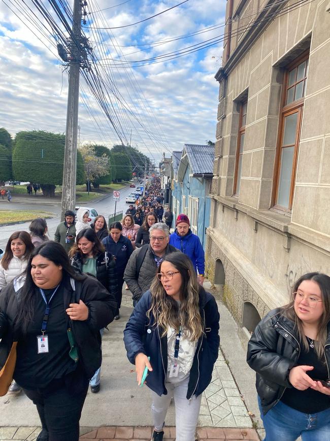 Citizens evacuate Punta Arenas on foot after an earthquake and tsunami warning. Picture: X