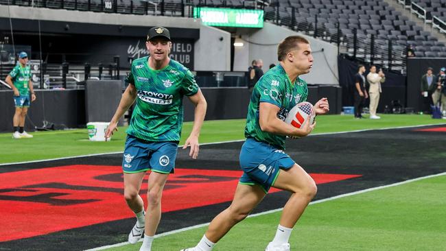 Raiders Jed Stuart (left) and Chevy Stewart during a training run at Allegiant Stadium. (Photo by Ethan Miller/Getty Images via AFP)