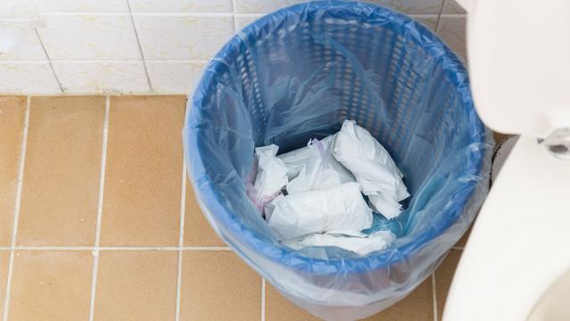 Woman's husband hates pads in the bin so she calls him out on his gross habit