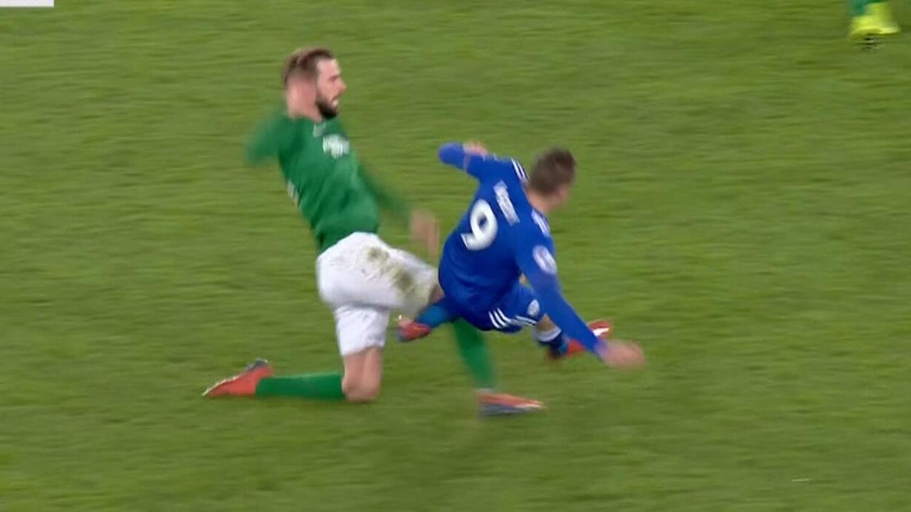 Jamie Vardy only received a yellow for this shocking tackle.