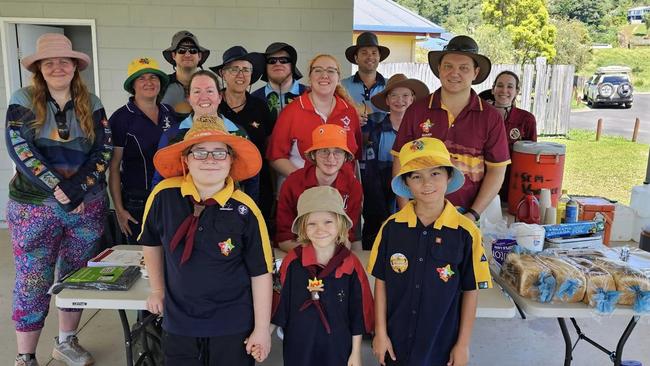 Far North Region Scouts turned out to put on a sausage sizzle for the residents of Kamerunga Villas. Picture: Belinda Jane