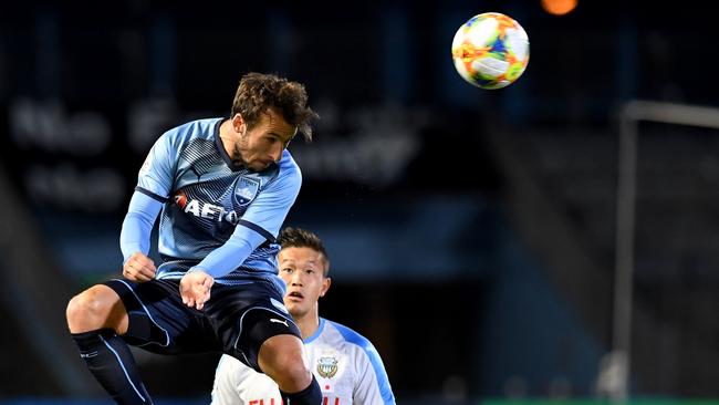 Sydney FC forward Adam le Fondre heads the ball in front of Kawasaki Frontale defender Tatsuki Nara. Picture: AFP