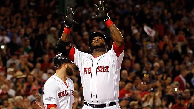 Red Sox players David Ortiz and Shane Victorino shave beards for