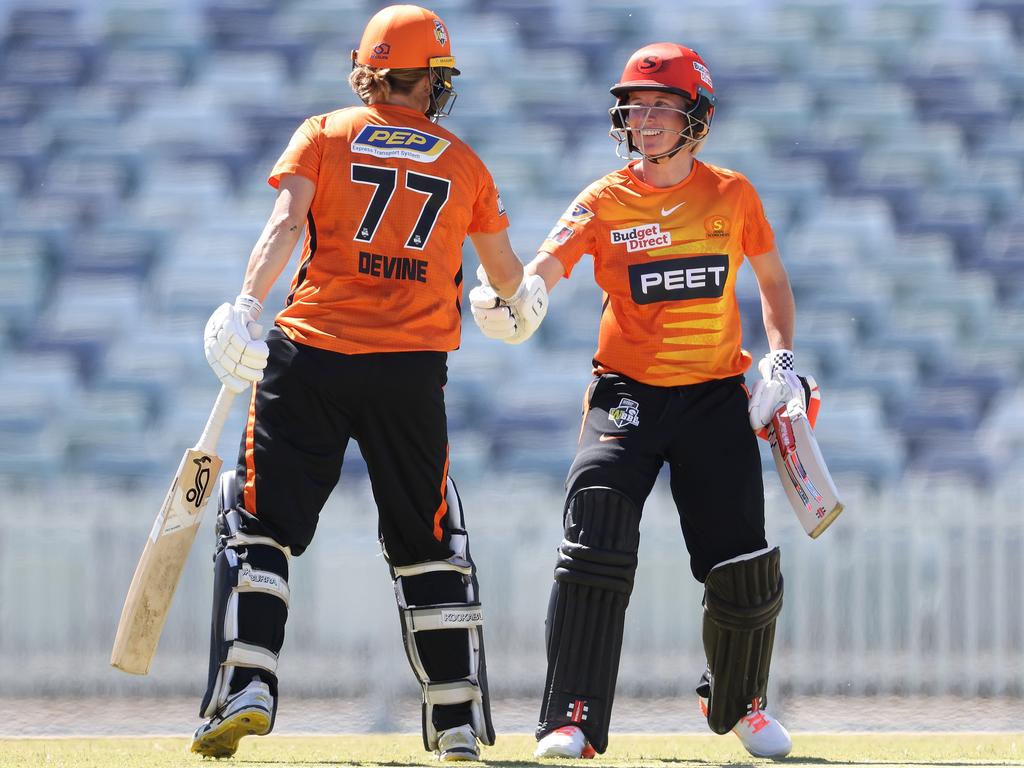 WBBL Scorchers teammates Sophie Devine and Beth Mooney will go head to head at the Women’s Cricket World Cup on March 13. Picture: Paul Kane/Getty Images