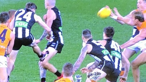 Touched ball for collingwood against GWS