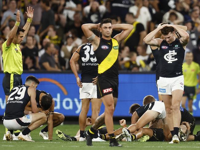 MELBOURNE, AUSTRALIA - MARCH 16: Players from both sides react on the final siren during the round one AFL match between Richmond Tigers and Carlton Blues at Melbourne Cricket Ground, on March 16, 2023, in Melbourne, Australia. (Photo by Daniel Pockett/Getty Images)