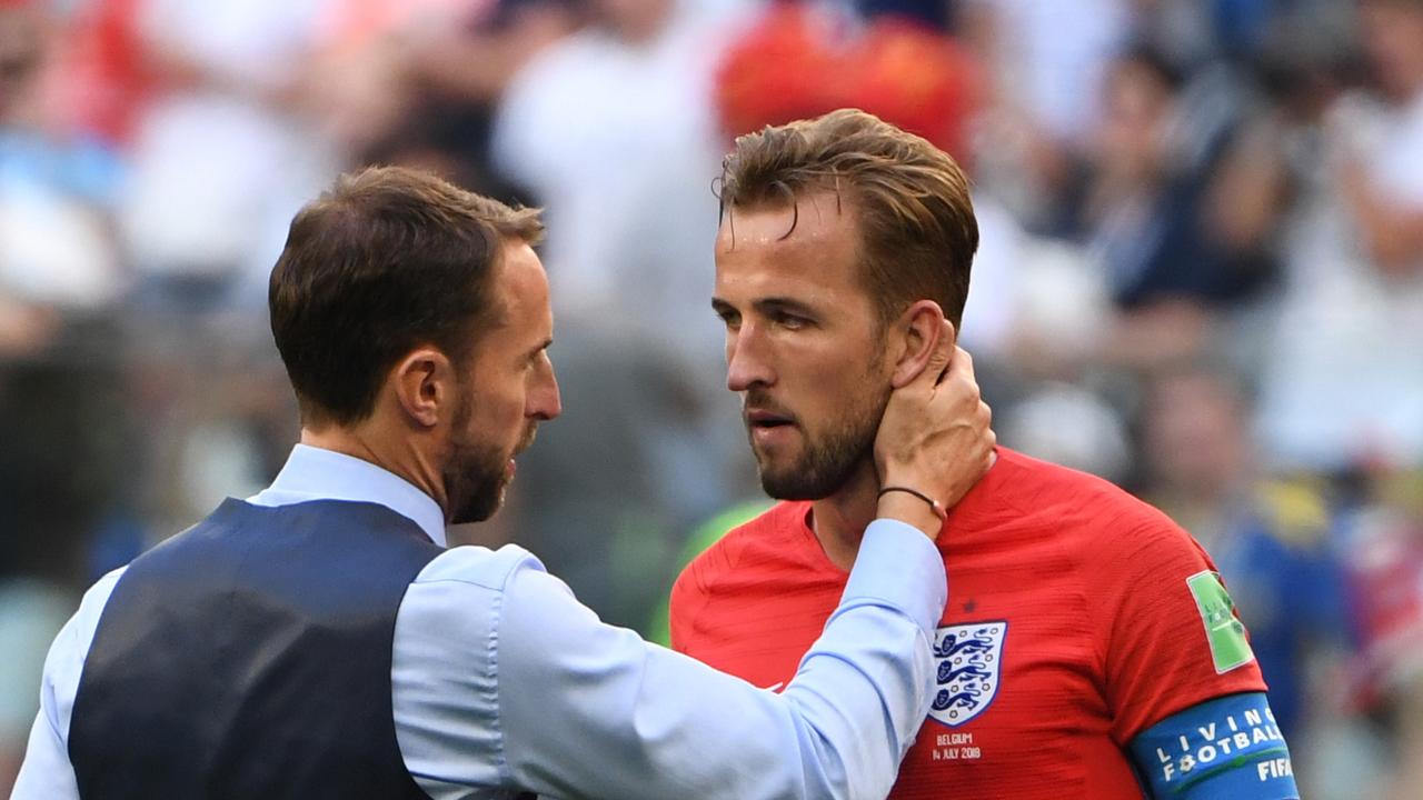 TOPSHOT - England's coach Gareth Southgate (L) talks to England's forward Harry Kane after losing their Russia 2018 World Cup play-off for third place football match between Belgium and England at the Saint Petersburg Stadium in Saint Petersburg on July 14, 2018. / AFP PHOTO / Paul ELLIS / RESTRICTED TO EDITORIAL USE - NO MOBILE PUSH ALERTS/DOWNLOADS