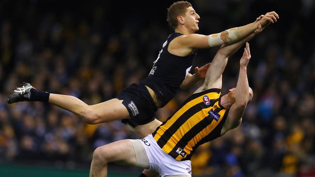 Liam Jones makes a flying spoil against Jarryd Roughead last season. Picture: Michael Klein