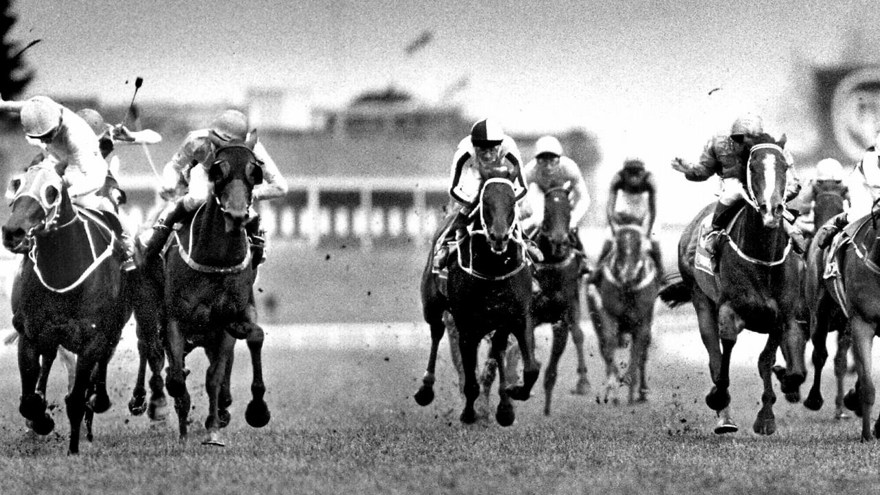 Racehorses Veandercross (L) ridden by jockey Shane (RS) Dye tries to fight off Mannerism ridden by Damien Oliver (2nd L) in 1992 Caulfield Cup. Pic Graham/Crouch 17 oct 1992  A/CT sport horseracing action vic