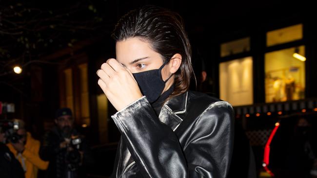 Kendall Jenner wearing a black face mask in New York City on November 21. Photo by Gotham/GC Images.