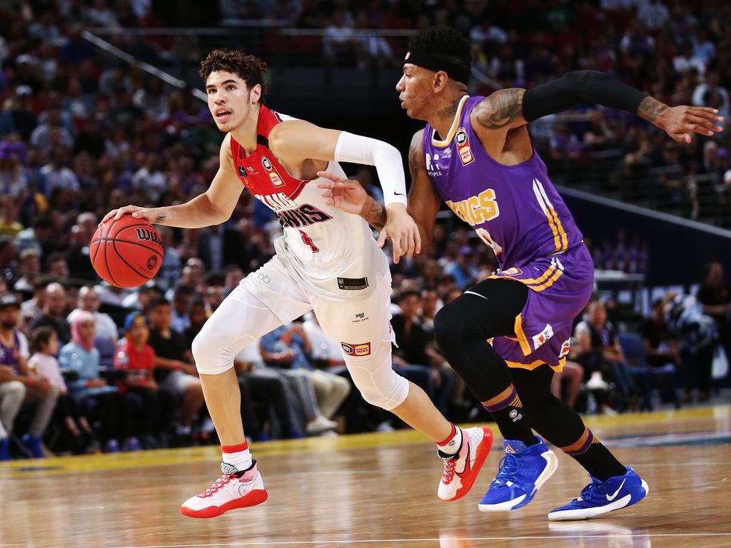 Lamelo Ball playing for the Hawks against the Sydney Kings. (AAP Image/Brendon Thorne)