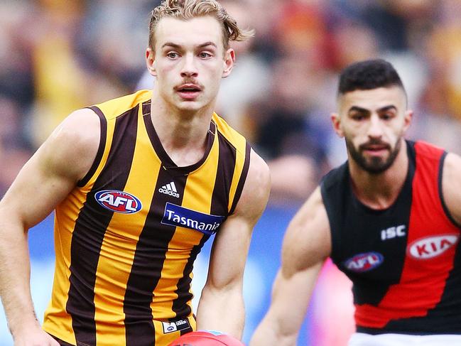 MELBOURNE, AUSTRALIA - AUGUST 04: James Worpel of the Hawks looks upfield during the round 20 AFL match between the Hawthorn Hawks and the Essendon Bombers at Melbourne Cricket Ground on August 4, 2018 in Melbourne, Australia.  (Photo by Michael Dodge/Getty Images)