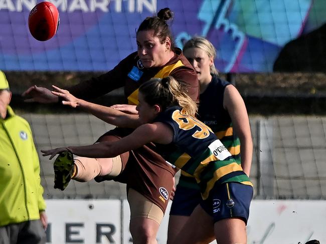 VAFA: Kew’s Lauralee Rinaldi gets a kick away under pressure. Picture: Andy Brownbill