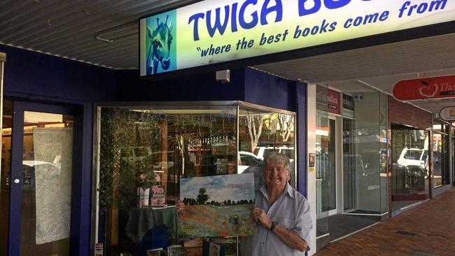 STANDING TALL: Roger Broadley presents Gympie&#39;s new book store in Mary Street, possibly the only one in the world named after a giraffe. Picture: Arthur Gorrie