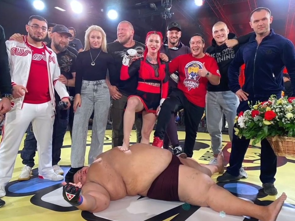 Watch Female fighter Darina Madzyuk Defeats A 400 Pound Man In An