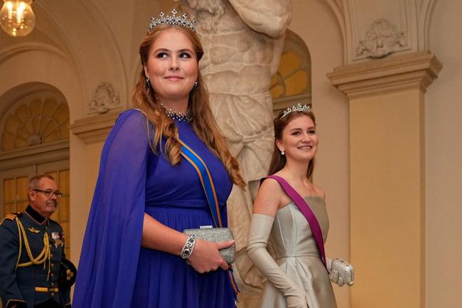 Dutch Crown Princess Catharina-Amalia, left, and Belgium's Crown Princess Elisabeth